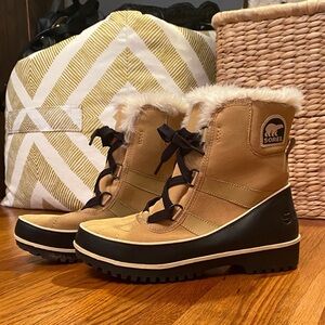 Sorel Women's Brown and Black Winter Boots